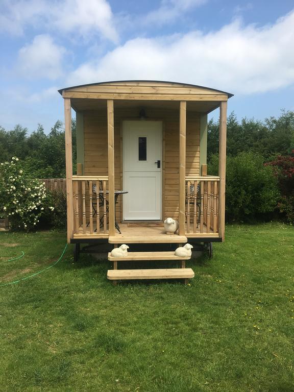 Orme View Lodges Llandegai Exterior photo