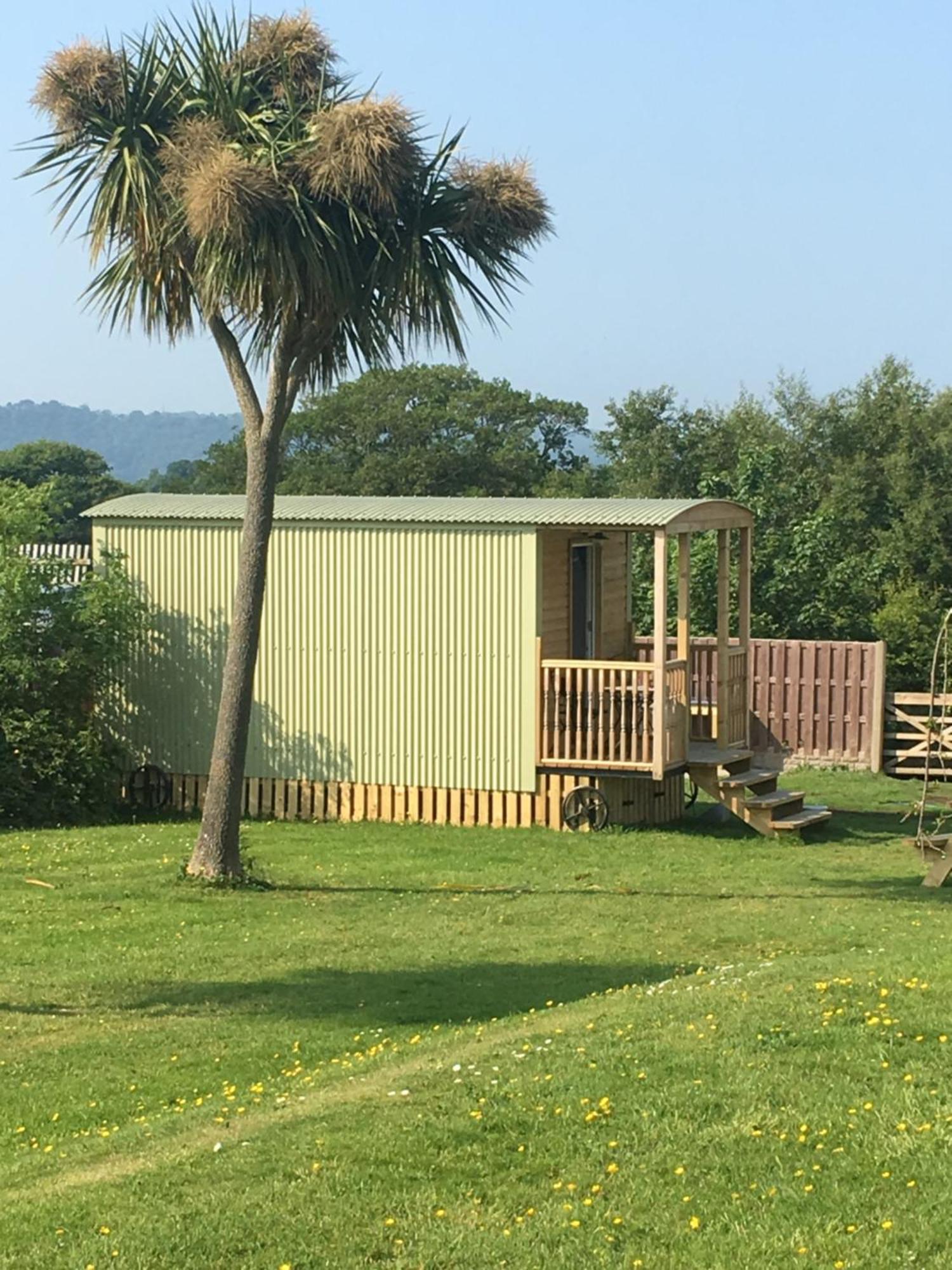 Orme View Lodges Llandegai Exterior photo